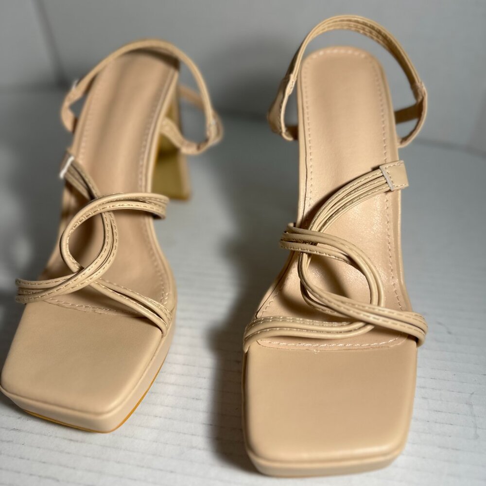 Ladies New open sandals with heels size 9